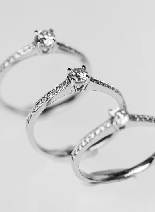 Tallas de diamantes en un anillo de compromiso
