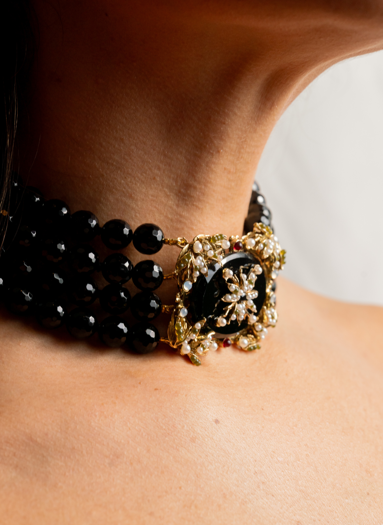 Chevalier Choker Natural Pearls and Onyx