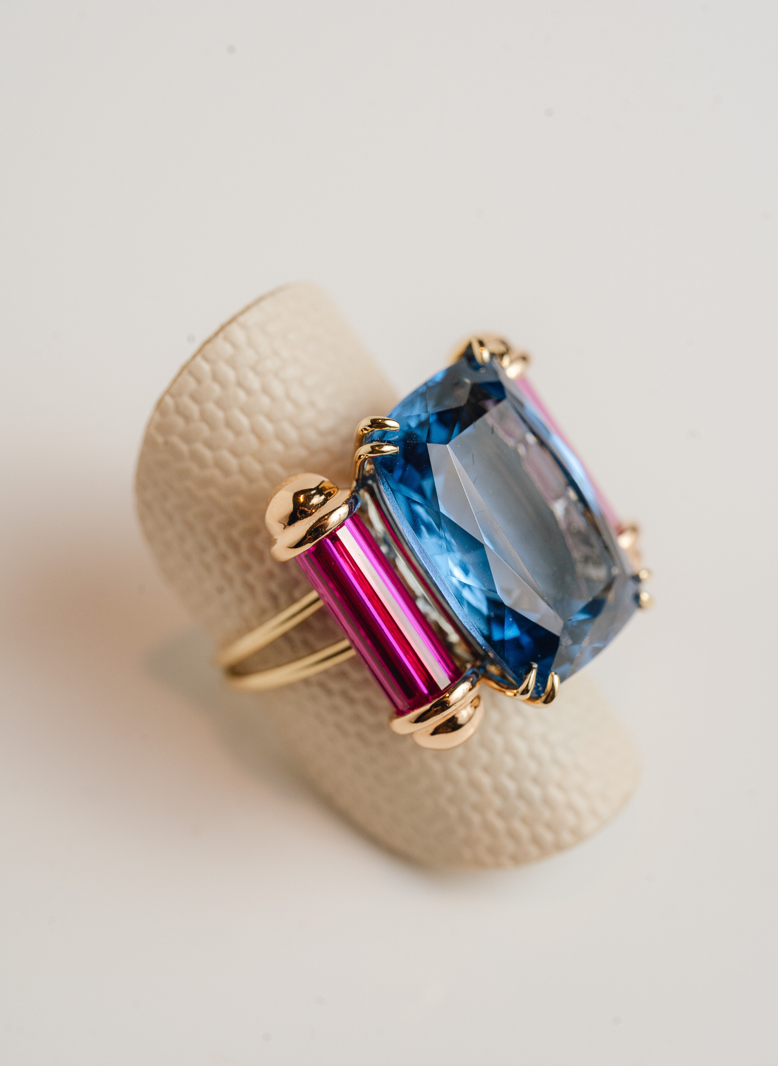 Carré London Blue Quartz and Pink Sapphires Ring