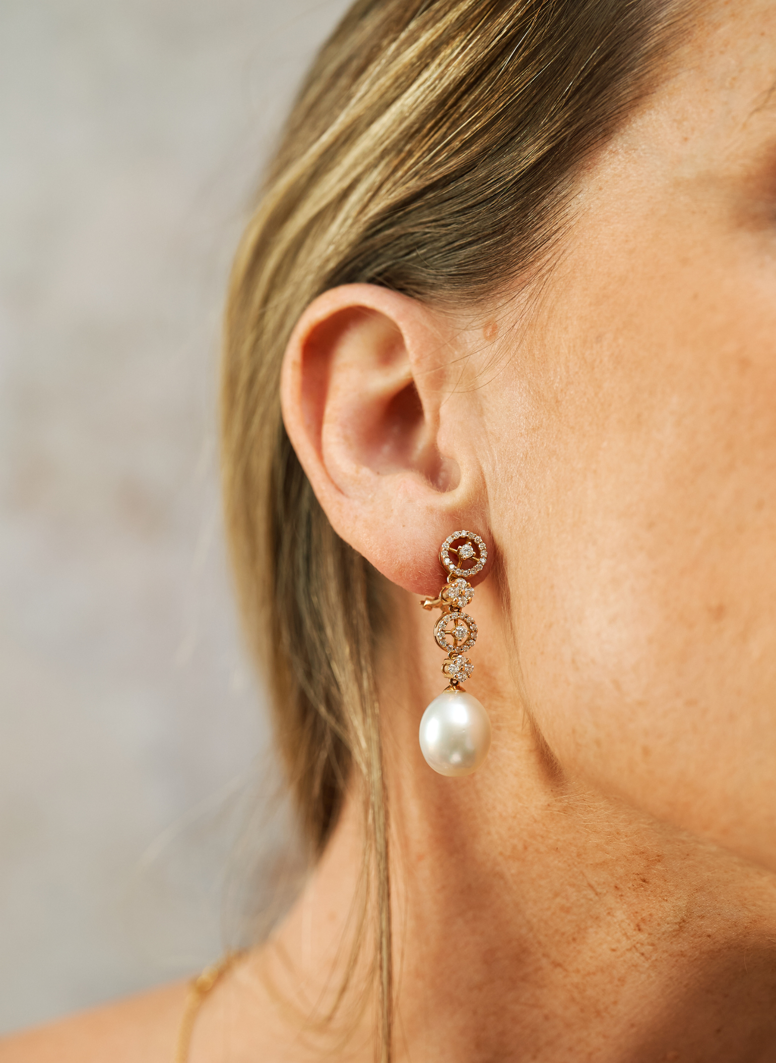 Dolce Far Niente Pearl and Light Agate Earrings
