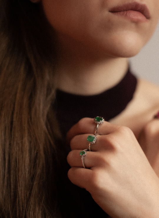 Emerald Rosette Ring Princess Cut Edge in Claw