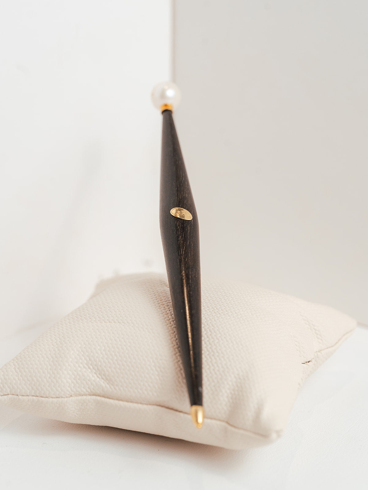 Broche Dolce Far Niente Madera de Ebano y Perla