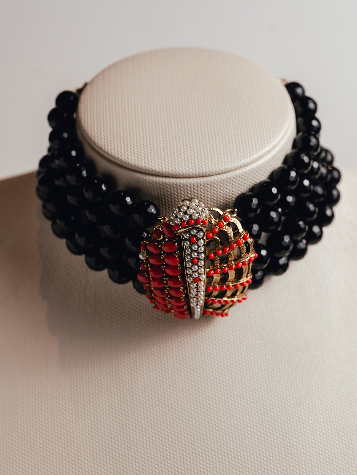 Choker Chevalier 4 vueltas de Onix y Coral