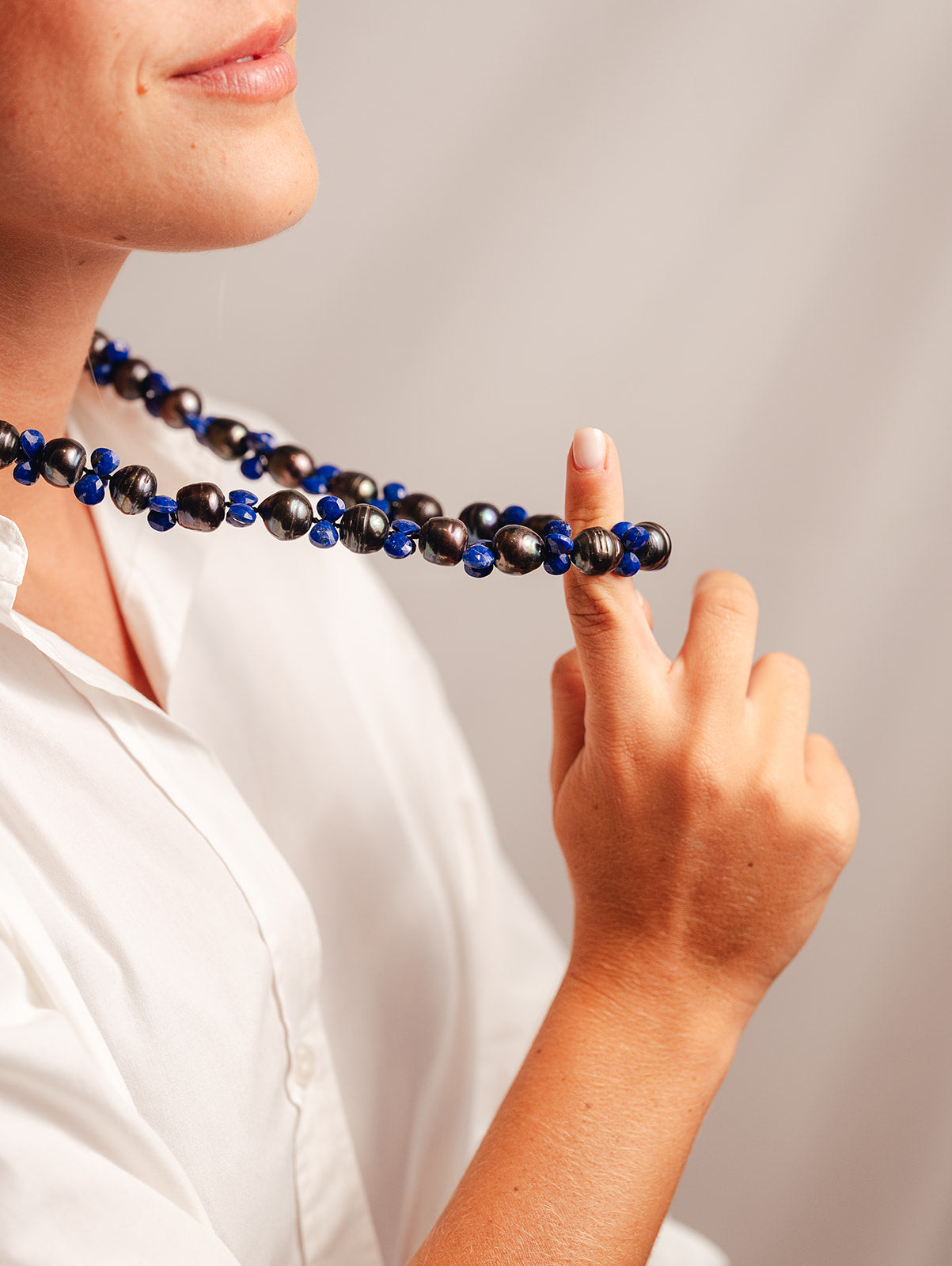 Collar Princesa Perlas de Agua Dulce Negras y Lapislazuli