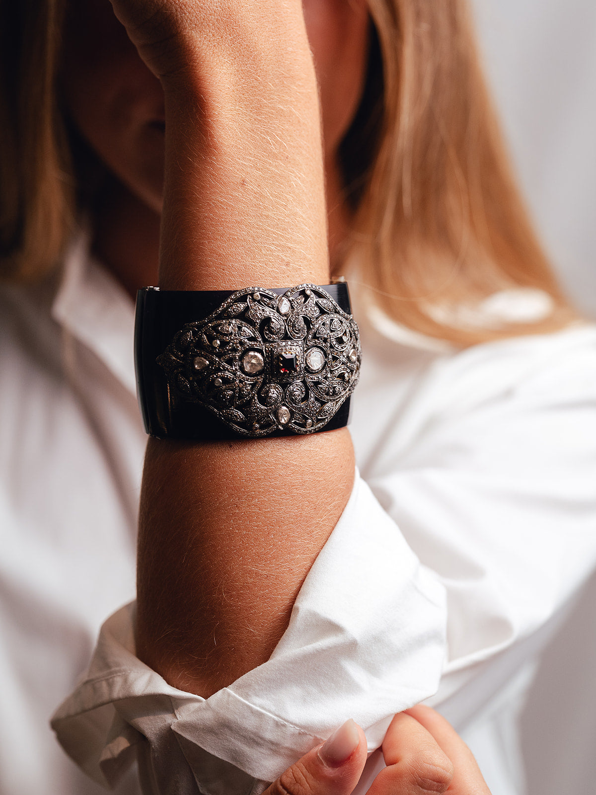 Pulsera de cuerno de búfalo y diamantes
