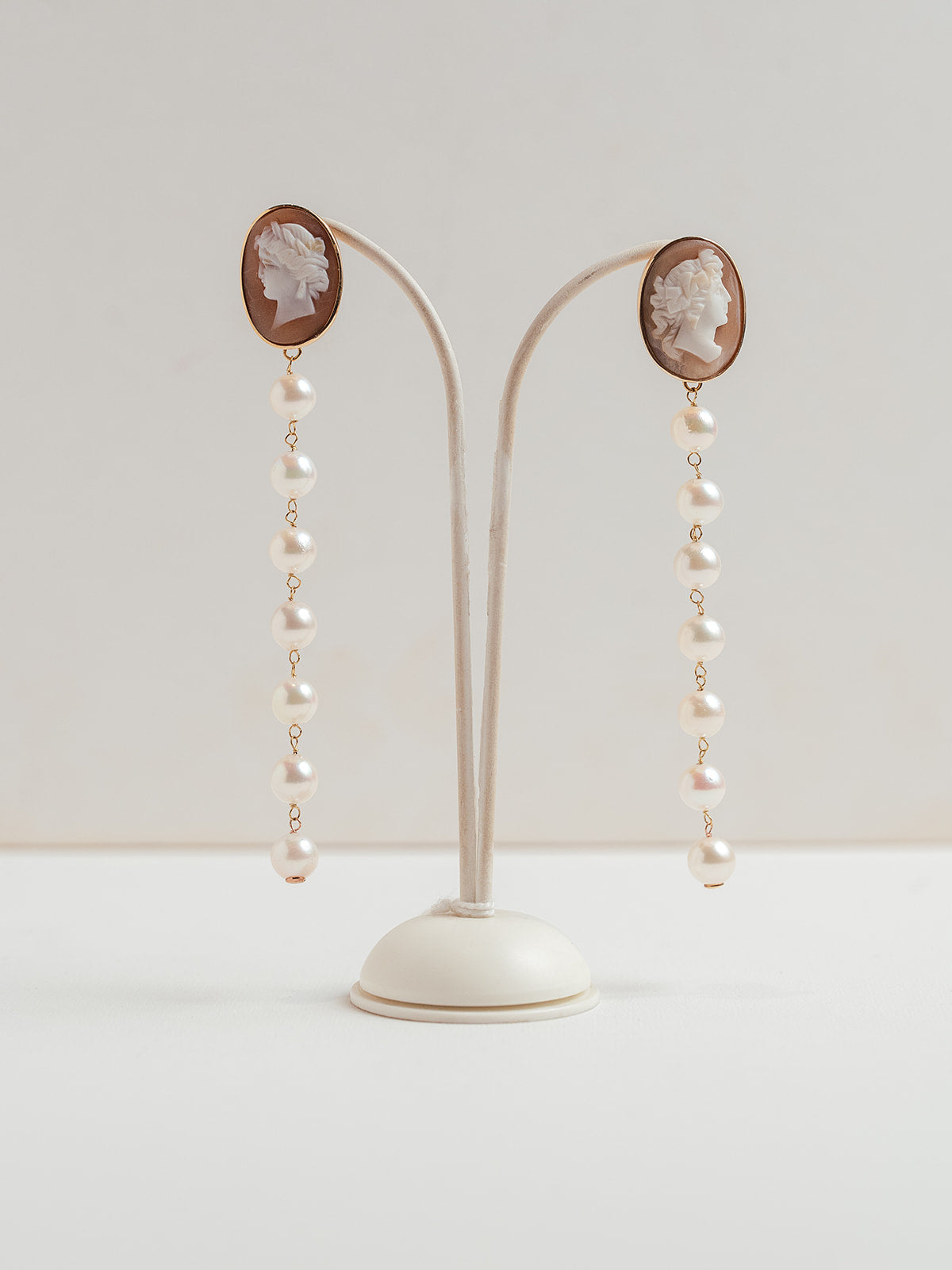 Pendientes Dolce Far Niente Perlas en Hilera y Camafeos