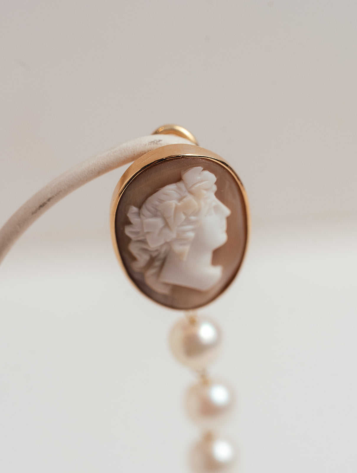 Pendientes Dolce Far Niente Perlas en Hilera y Camafeos