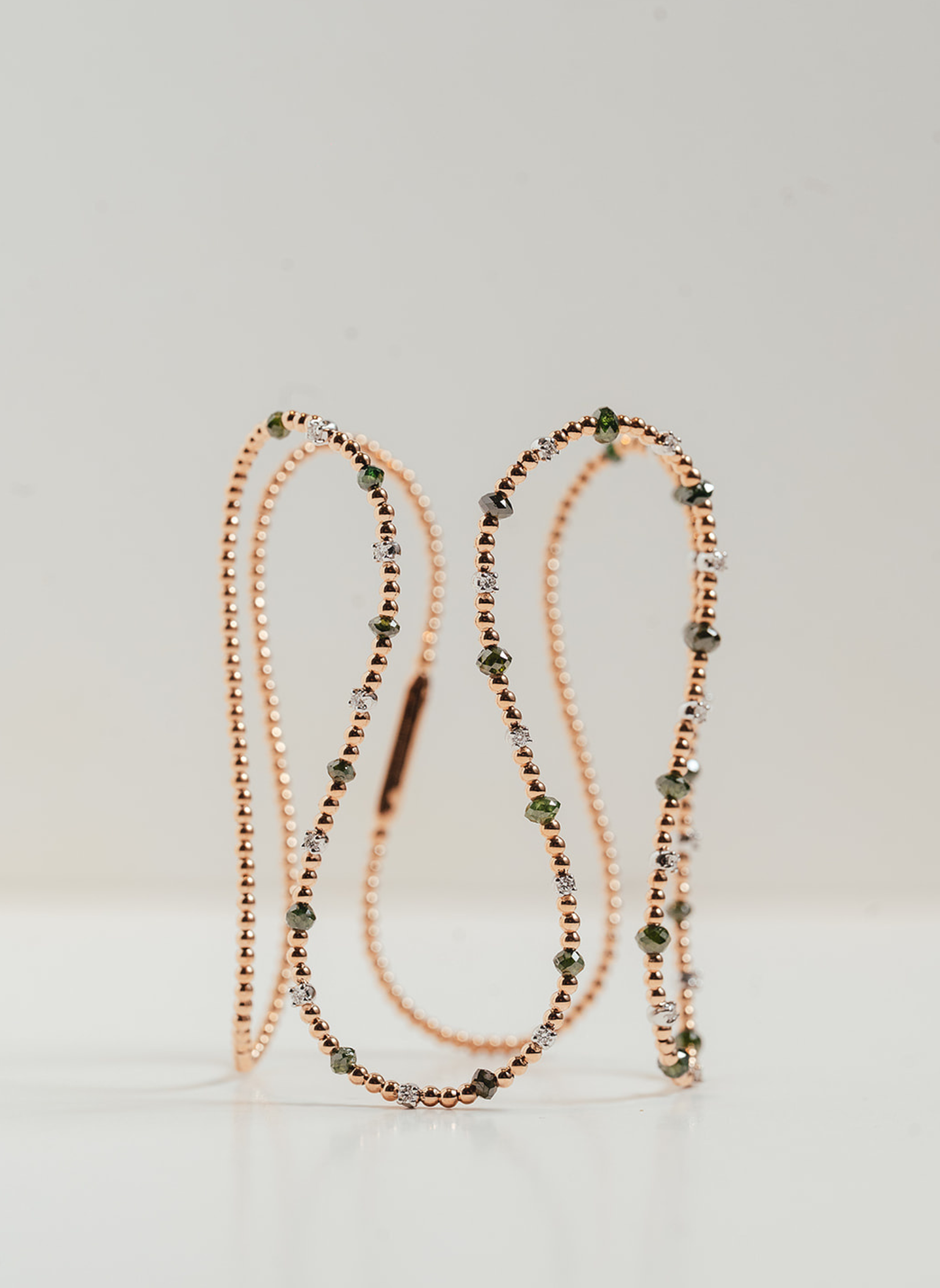 Pulsera Flexible de Oro Amarillo y Brilantes Milky y Verdes