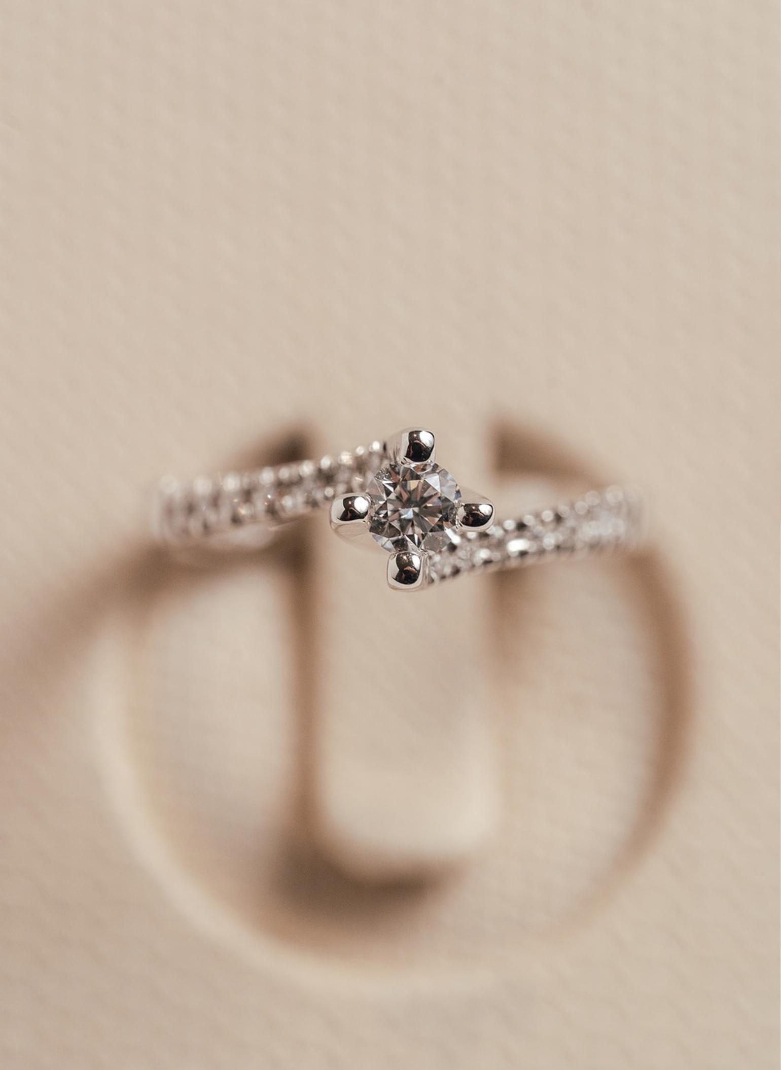 Anillo Diamantes Talla Brillante Engarzado