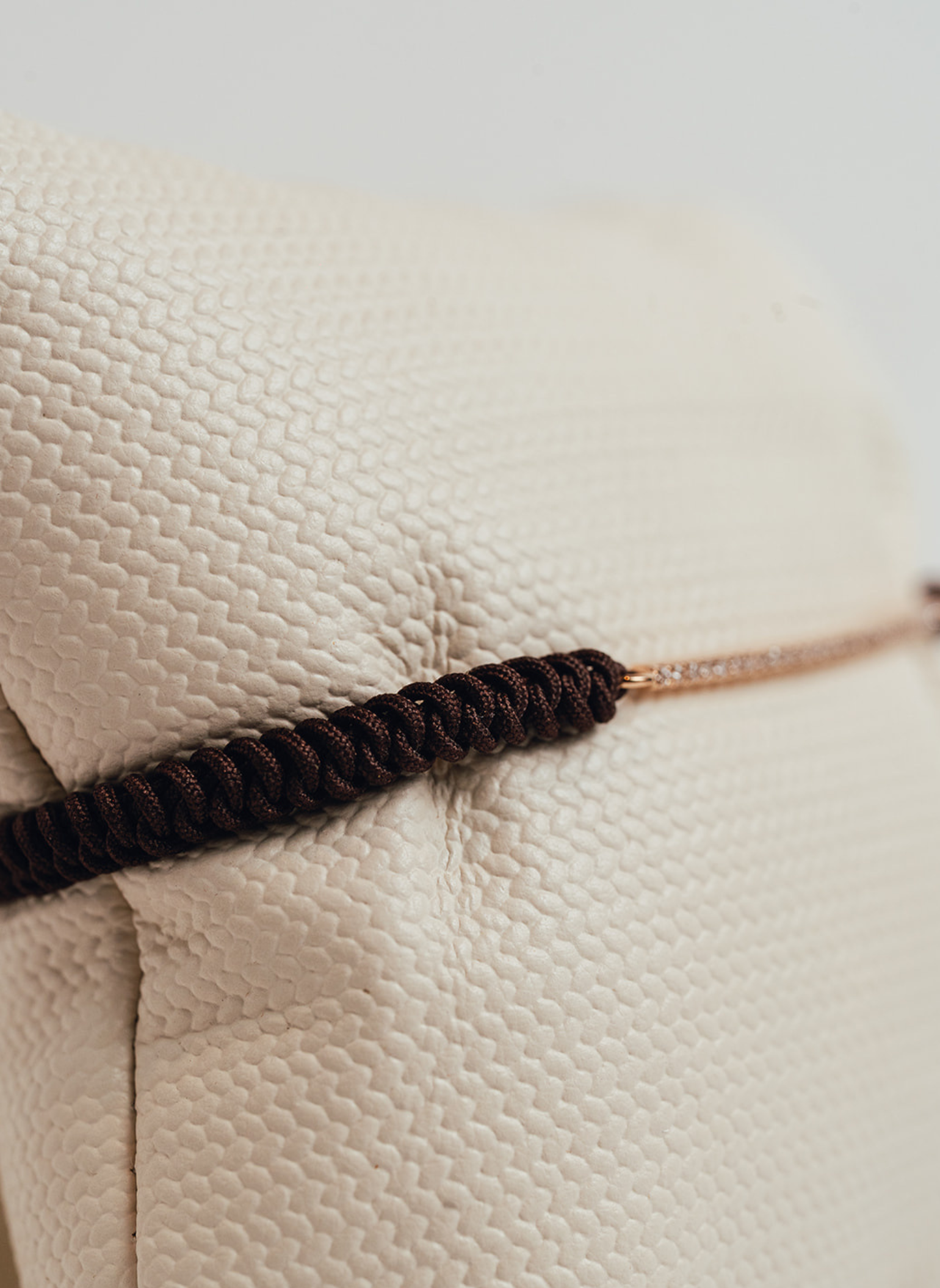 Pulsera Macrame Marron Ajustable de Oro Rosa y Brillantes