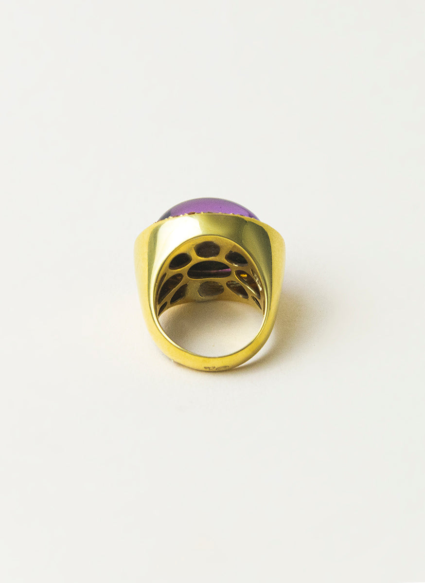 Oval Yellow Gold and Amethyst Ring