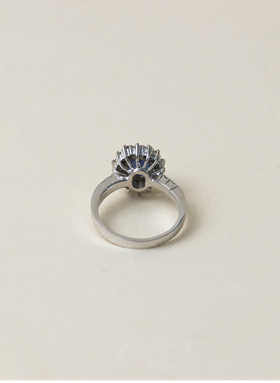Rosette Ring Sapphire and Diamonds Claw Border