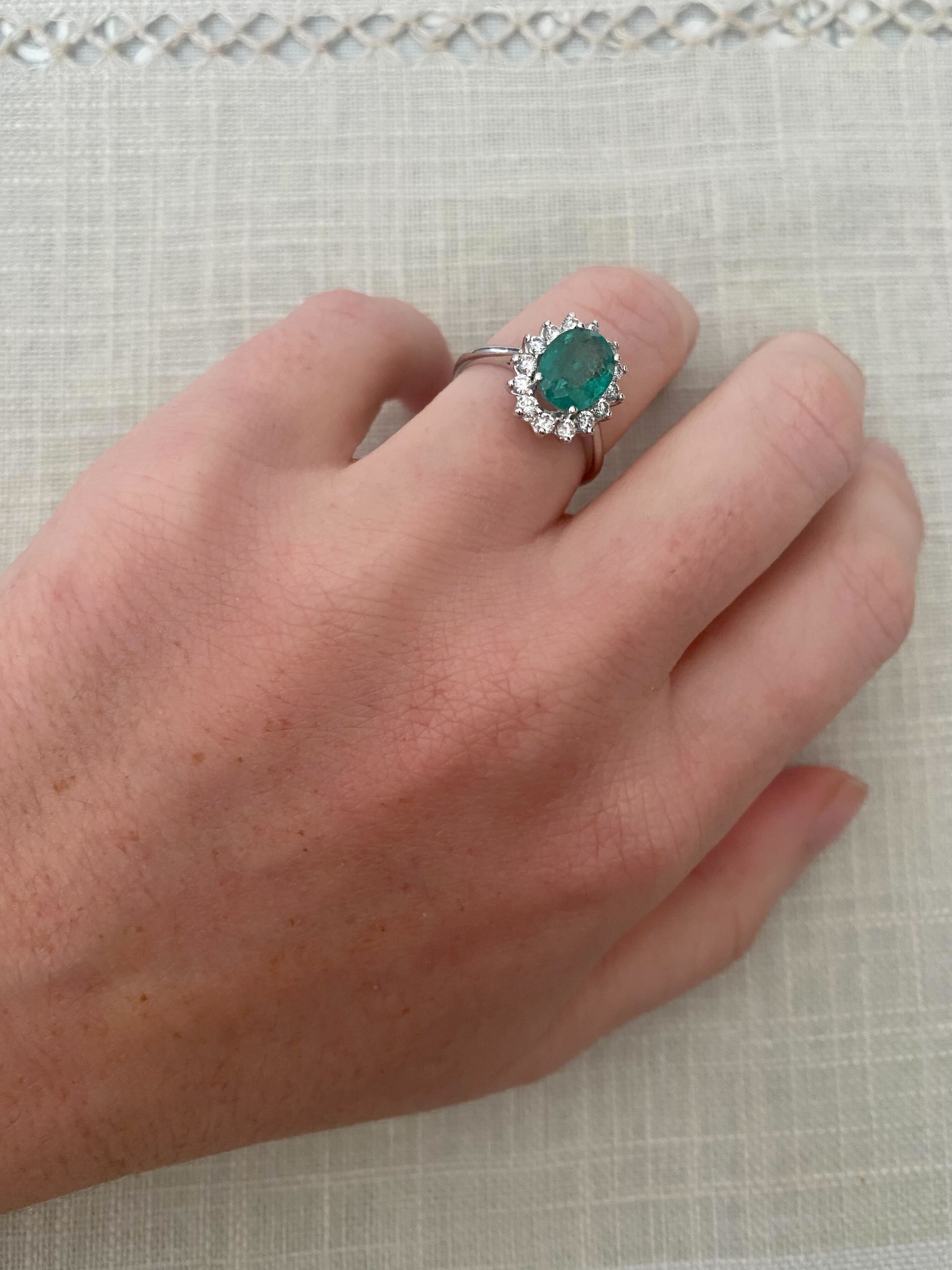 Emerald Rosette Ring Claw Border